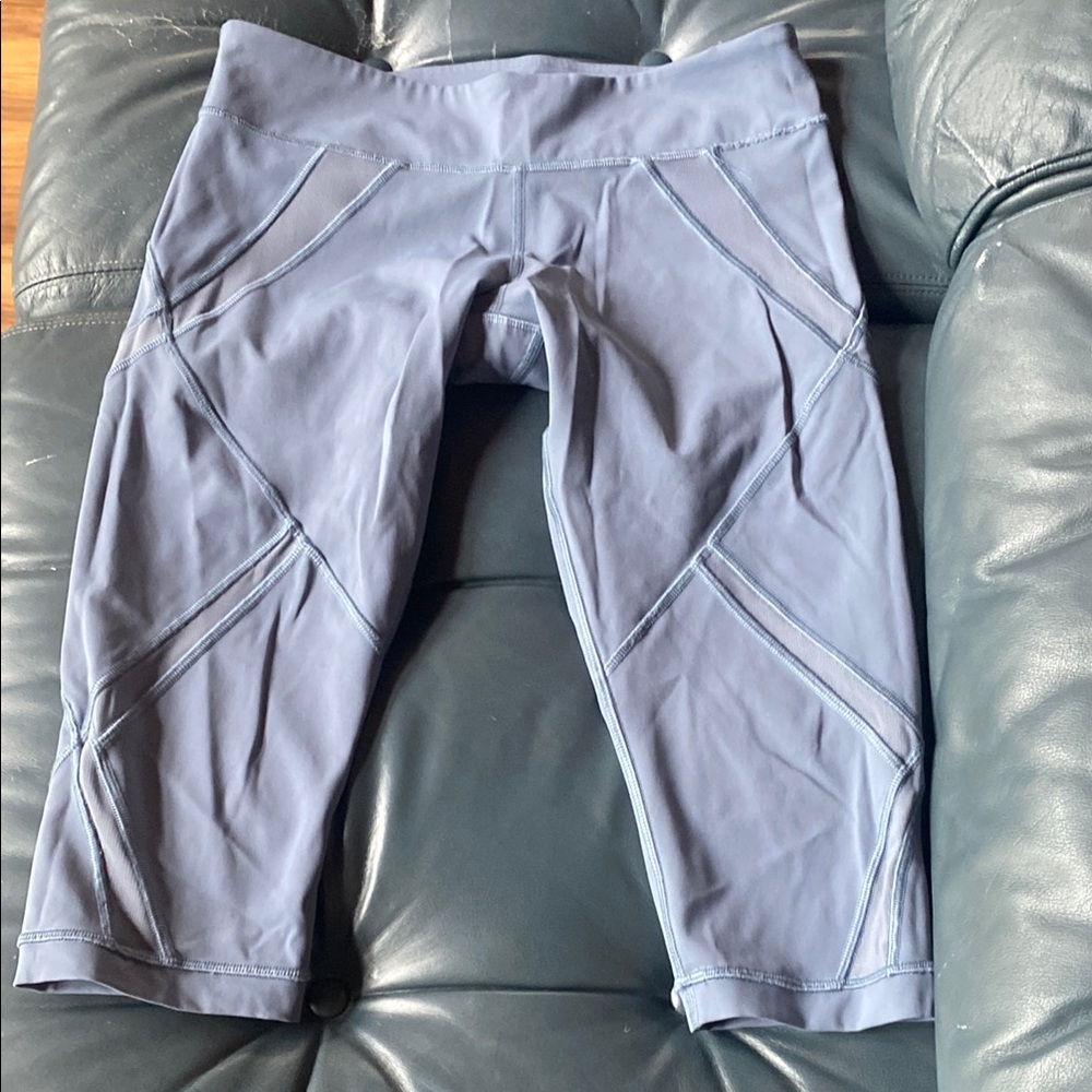 Lululemon dusty blue crop leggings like new size 8.
